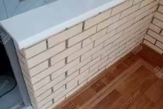 Отделка пола и потолка на балконе