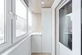 Отделка балкона ламинатом