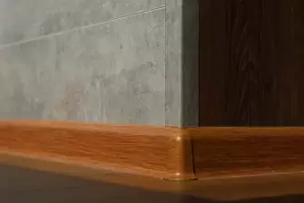 Отделка Г-образного балкона ламинатом с объединением с кухней