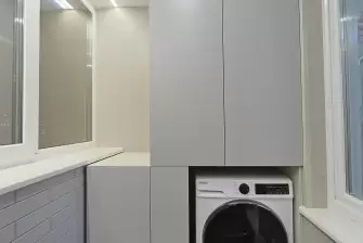  Отделка лоджии ламинатом с боковым окном