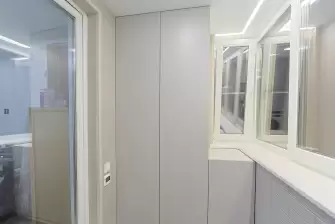  Отделка лоджии ламинатом с боковым окном