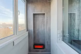 Отделка балкона ламинатом двух цветов