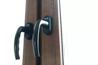 Отделка балкона ламинатом с остеклением