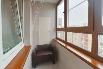 Отделка балкона ламинатом с остеклением