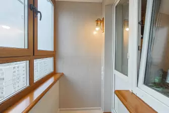 Отделка балкона ламинатом с остеклением