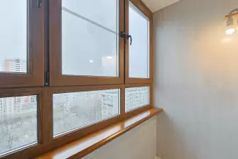 Отделка балкона ламинатом с остеклением