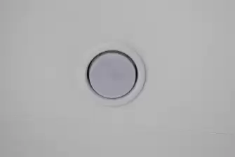 Г-образный тёплый балкон в новостройке под ключ: остекление и отделка