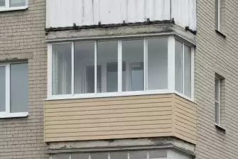 Обшивка балкона виниловым сайдингом — Москва, ул. Суздальская, д. 12, корп. 1