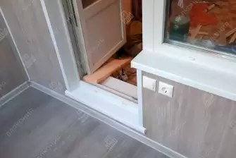 Отделка балкона под ключ ламинатом и натяжным потолком