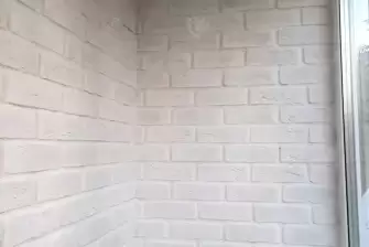 Отделка и остекление Г-образного балкона