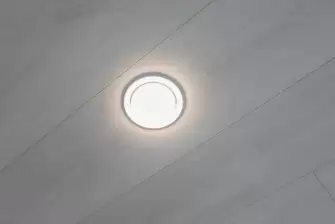 Отделка и остекление Г-образного балкона