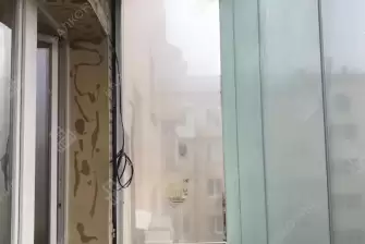 Отделка пола, стен и потолка  балкона разными материалами