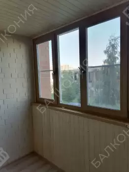 Отделка стен и потолка на балконе