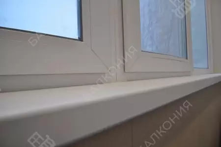 Остекление и отделка балкона ПВХ панелями и ламинатом