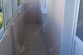 Отделка стен и потолка балкона ПВХ панелями