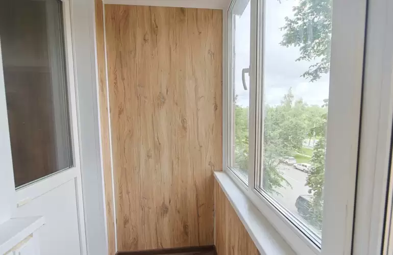 Отделка ПВХ 2-метровой лоджии