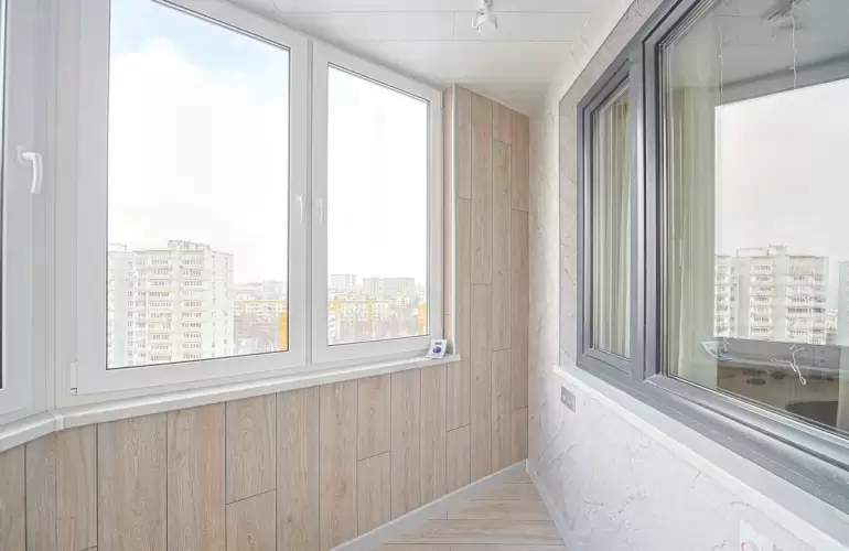 Отделка гибким мрамором балкона Утюжок