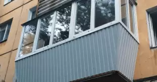 Остекление балкона с выносом подоконника