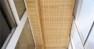 Отделка стен, проводка электрики на балконах