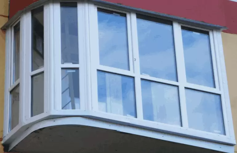 Эркерное остекление балкона ПВХ