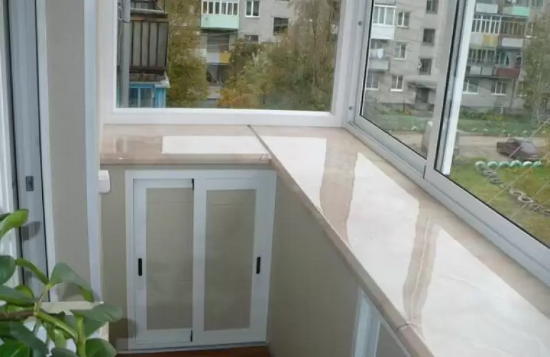 Остекление балкона с выносом под ключ