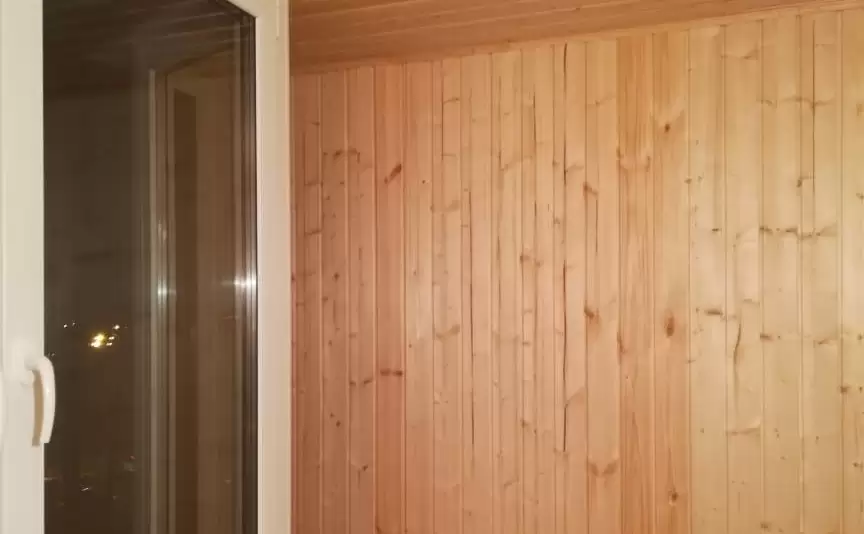Остекление и отделка балкона Сапожок