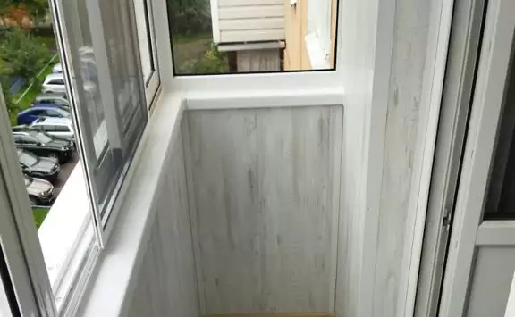 Отделка балкона с утеплением в многоквартирном доме