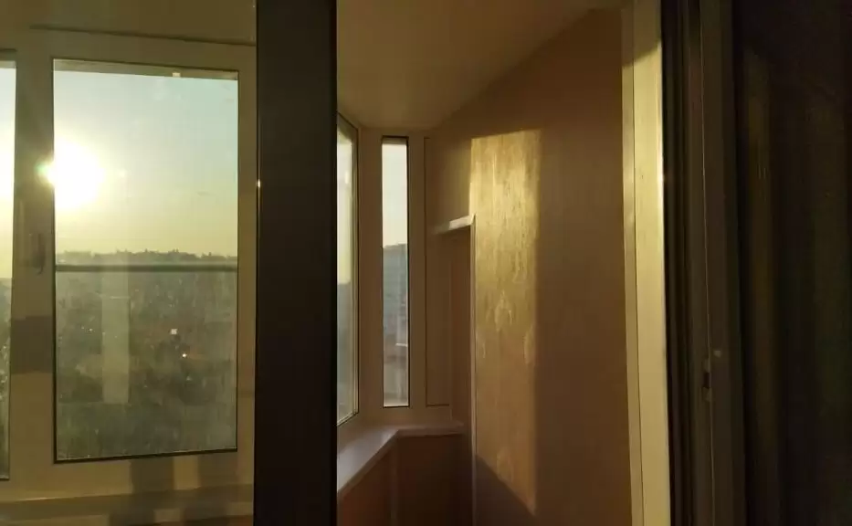 Остекление и отделка балкона в многоквартирном доме